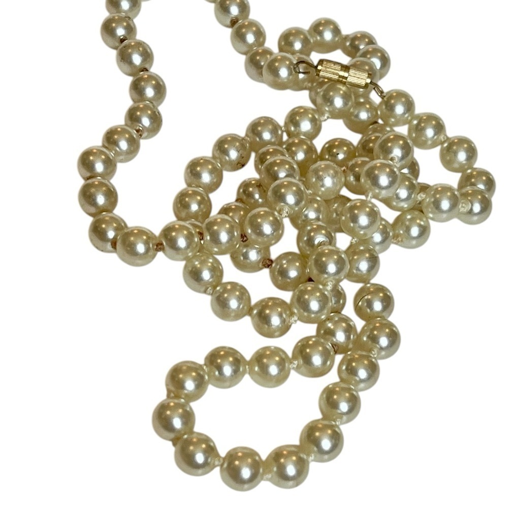 Vintage 15” Faux Creamy Pearl Necklace Layering Classic Preppy Corpcore